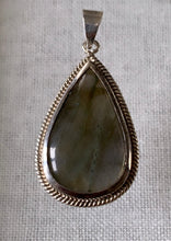 Load image into Gallery viewer, Pendant set with a large Labradorite.
